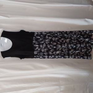 BEARSLAND Nursing Maternity Black & White Feather Print Dress. Size XXL